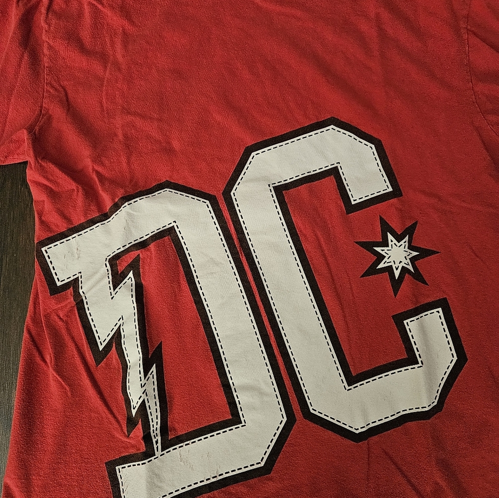 Y2K DC Shoes T-shirt - Picture 2 of 6